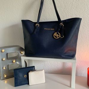 Michael Kor’s Tote, wallet, & coin purse set!